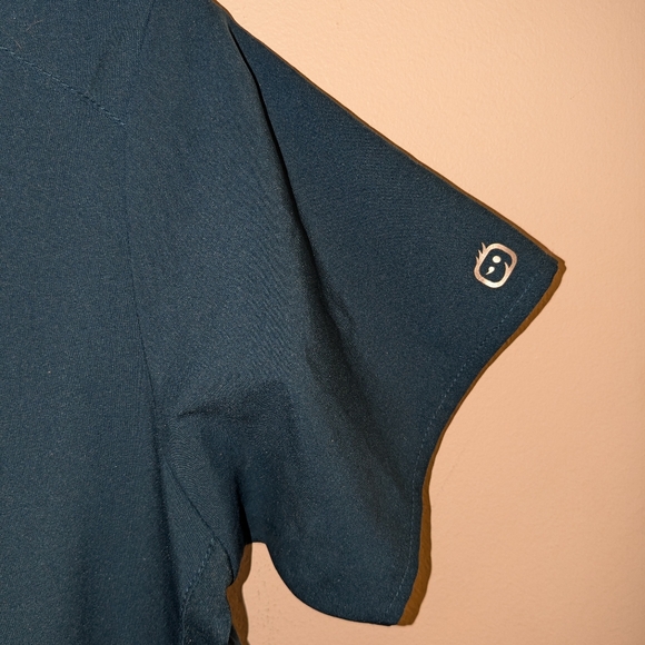 blue wonderwink scrub top XS - Picture 3 of 4